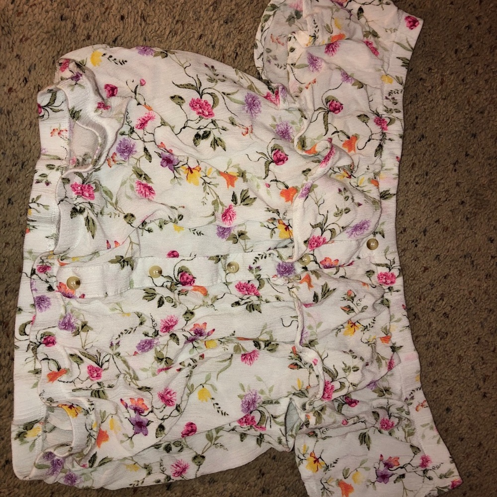 Floral crop top with buttons